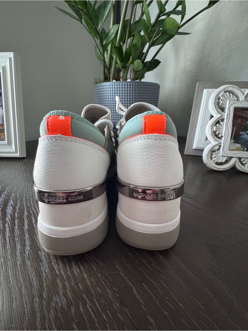 Michael Kors Liv Trainer Women’s Sneakers Gum sole 7.5 New - Picture 6 of 16